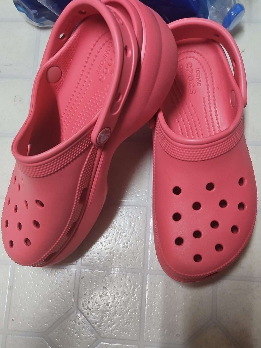 CROCS Womens Classic Clog - Coral Pink